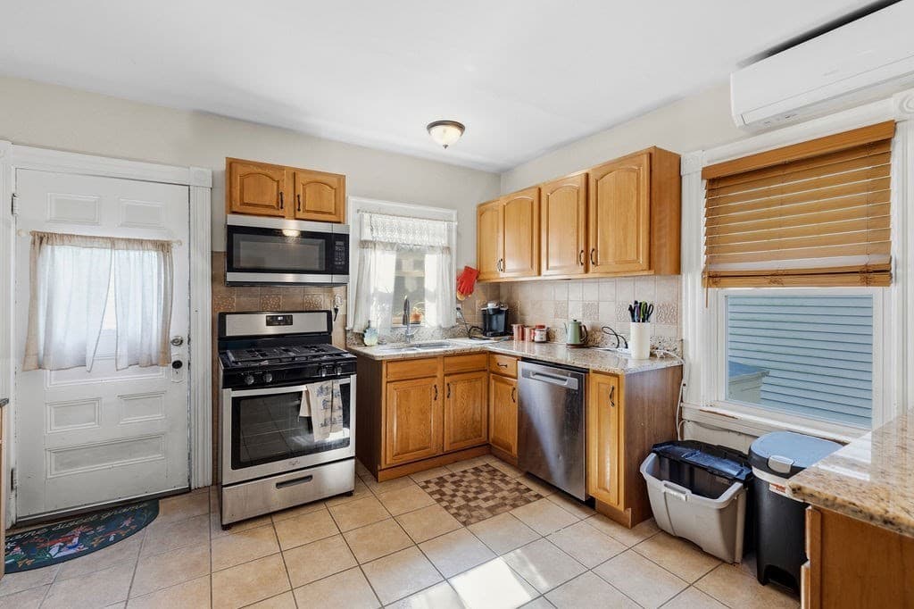 116 Liberty St, New Bedford MA 02740 photo 11