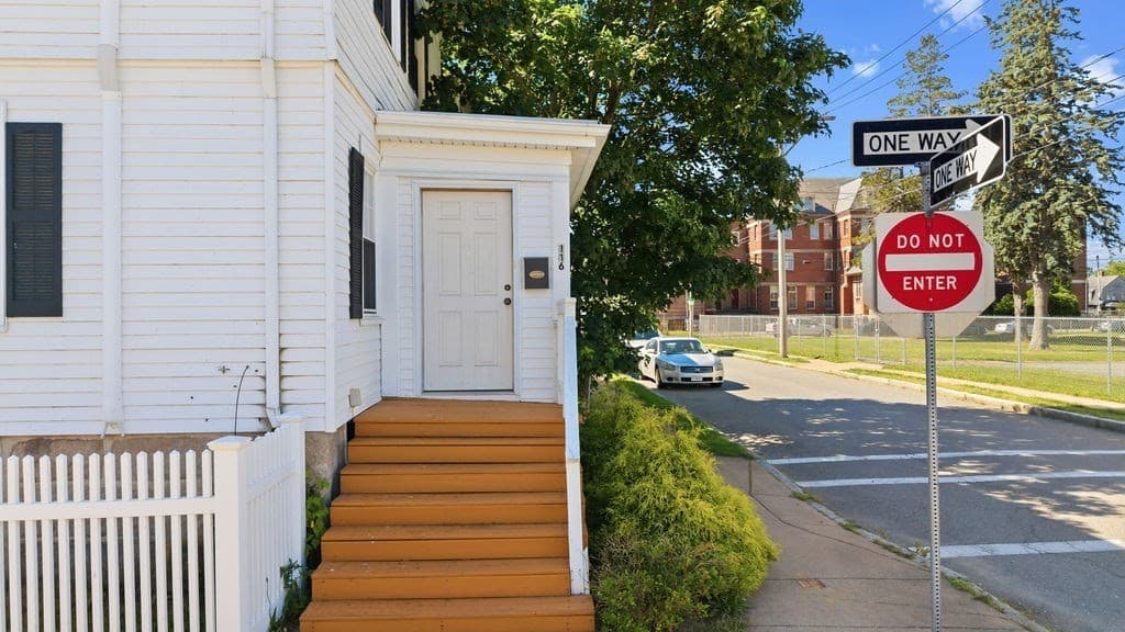 116 Liberty St, New Bedford MA 02740 photo 8