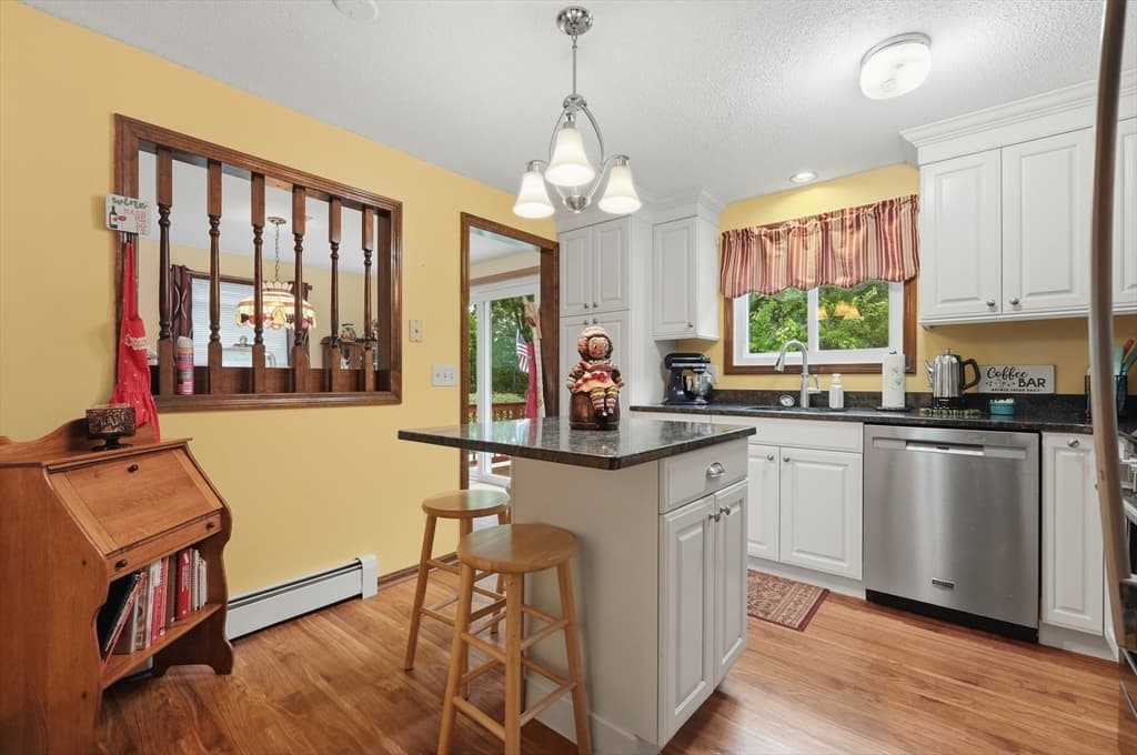 568 Lantern Ln, New Bedford MA 02740 photo 6