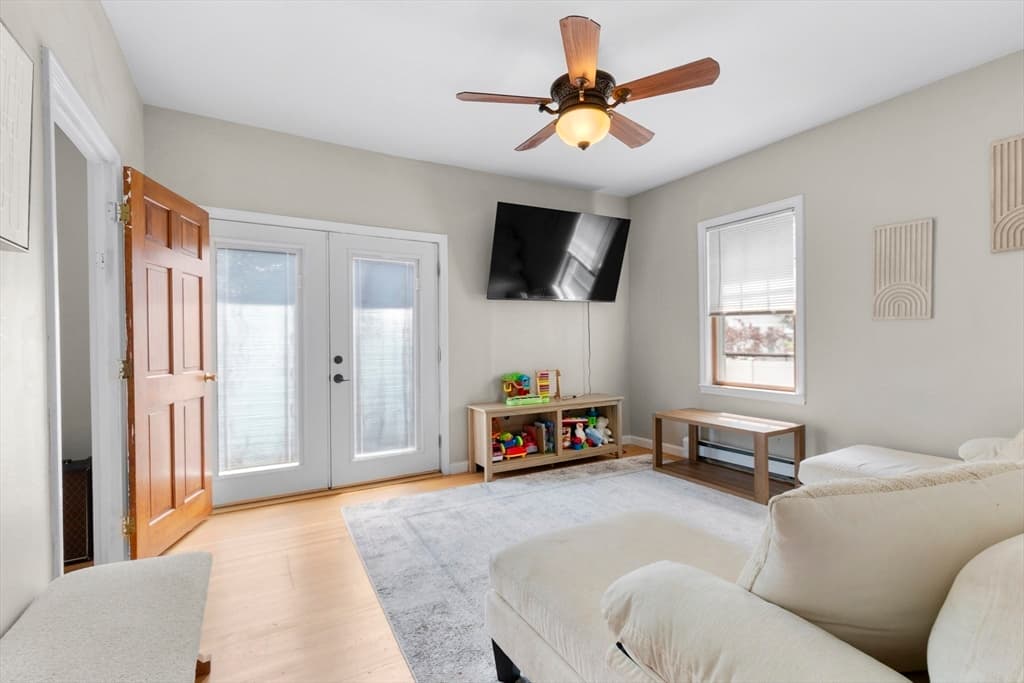 Single Family Residence at 6 Parkin Ct, Taunton MA 02780, photo 13 of 33