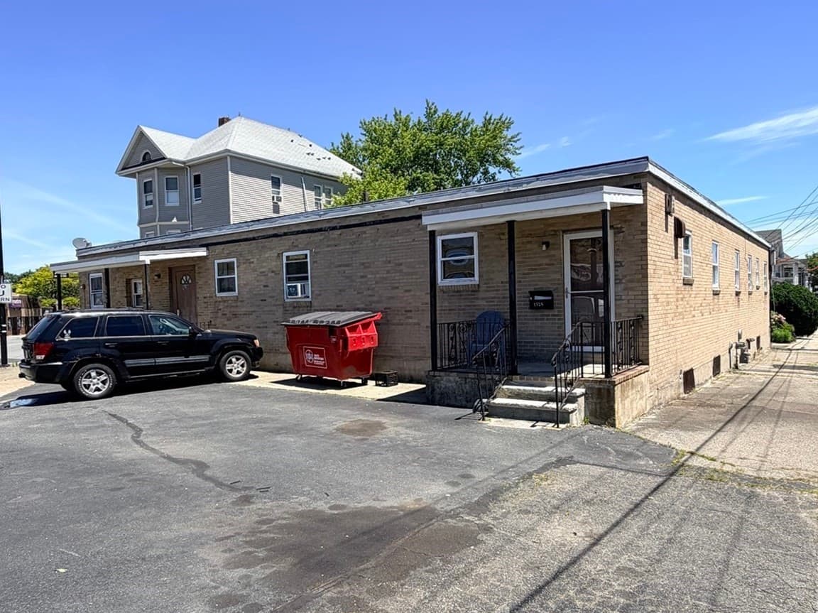 5+ Family - Rooming House at 1840-1846 Acushnet Ave, New Bedford MA 02746, New Bedford, photo 2 of 12