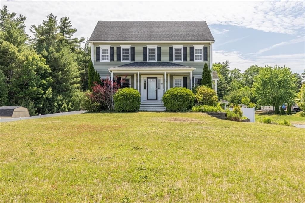 18 Bethel Way, Wareham MA 02576
