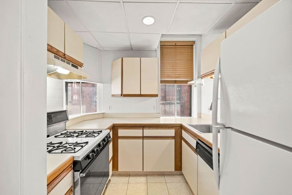 Condominium at 62 Washington St # 9, Haverhill MA 01832, Haverhill, photo 11 of 37