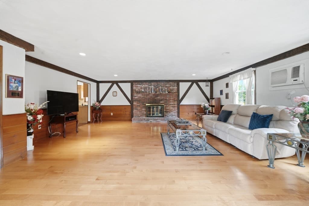Single Family Residence at 9 Sparhawk Dr, Burlington MA 01803, Burlington, photo 27 of 42