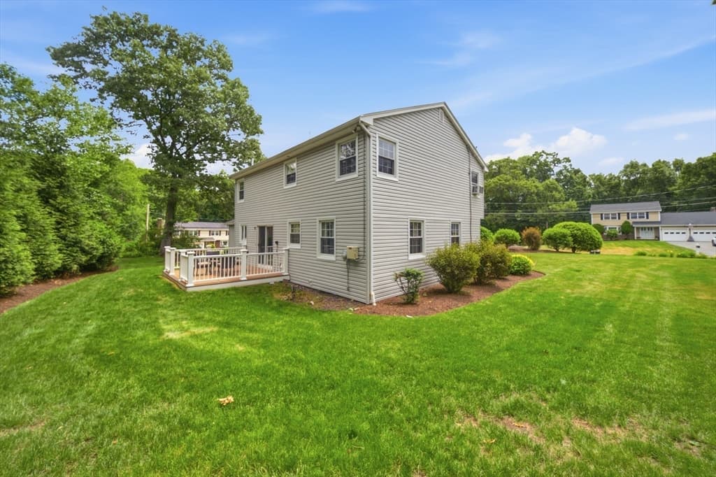 Single Family Residence at 9 Sparhawk Dr, Burlington MA 01803, Burlington, photo 6 of 42