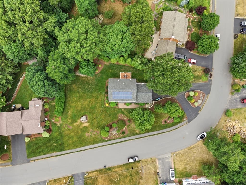 Single Family Residence at 9 Sparhawk Dr, Burlington MA 01803, Burlington, photo 5 of 42