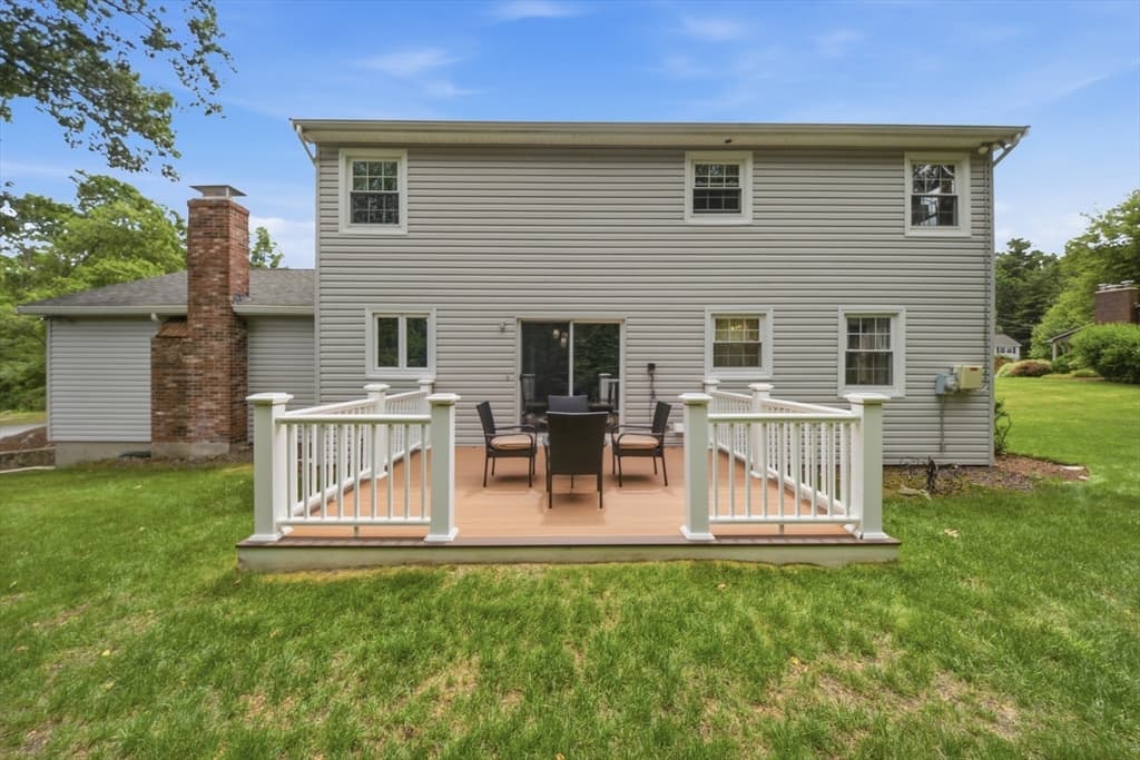 Single Family Residence at 9 Sparhawk Dr, Burlington MA 01803, Burlington, photo 9 of 42
