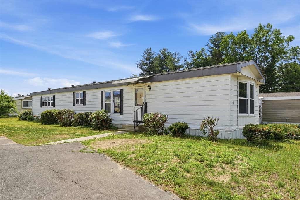 21 Fourth Ave, Westfield MA 01085