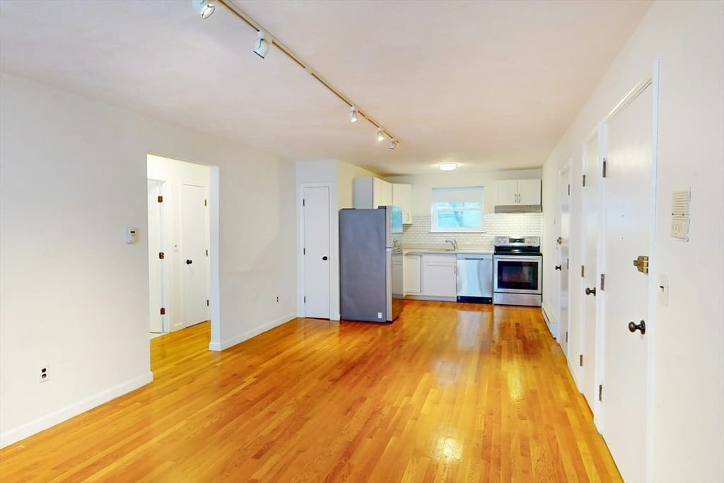 104 Trowbridge St # 4, Cambridge MA 02138 photo 2