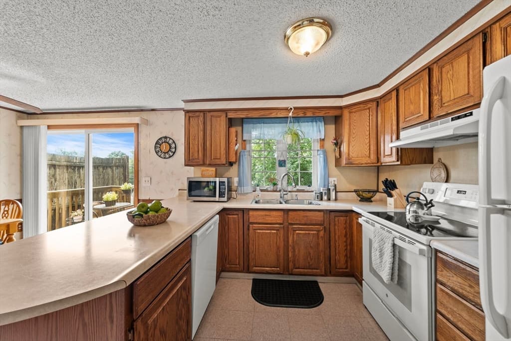 Condominium at 12 Winnepurkit Ave # 12, Lynn MA 01905, photo 6 of 26