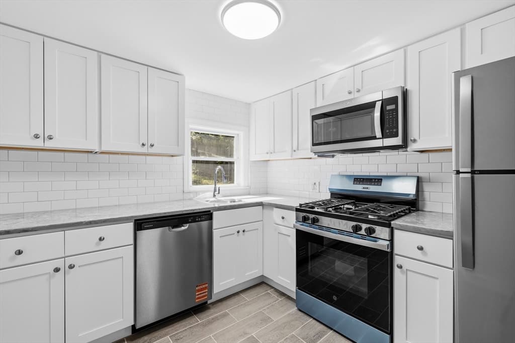 409 Crescent St, Fall River MA 02720 photo 16