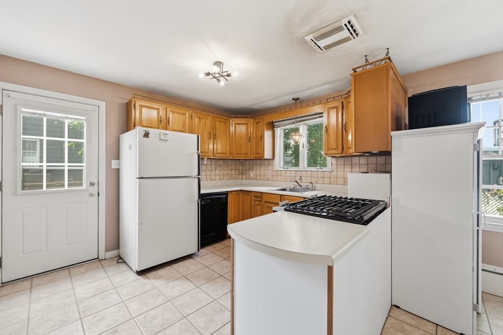 30 Bunkerhill St # 30, North Andover MA 01845 photo 3