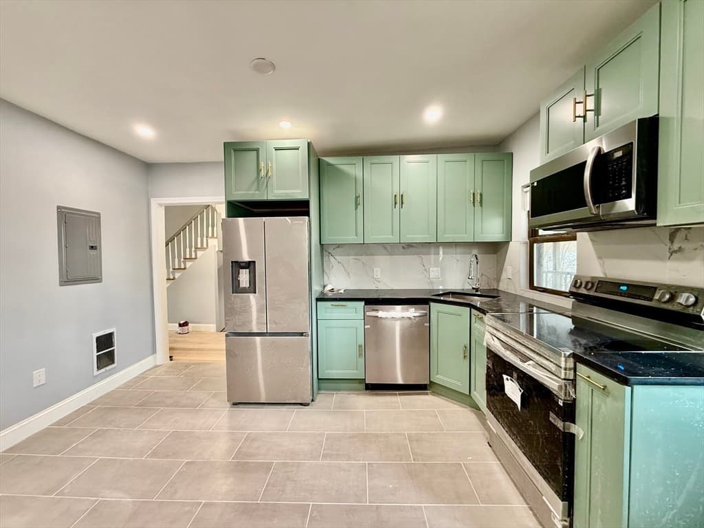 Condominium at 15 Berwick St # 15, Melrose MA 02176, Melrose, photo 2 of 27