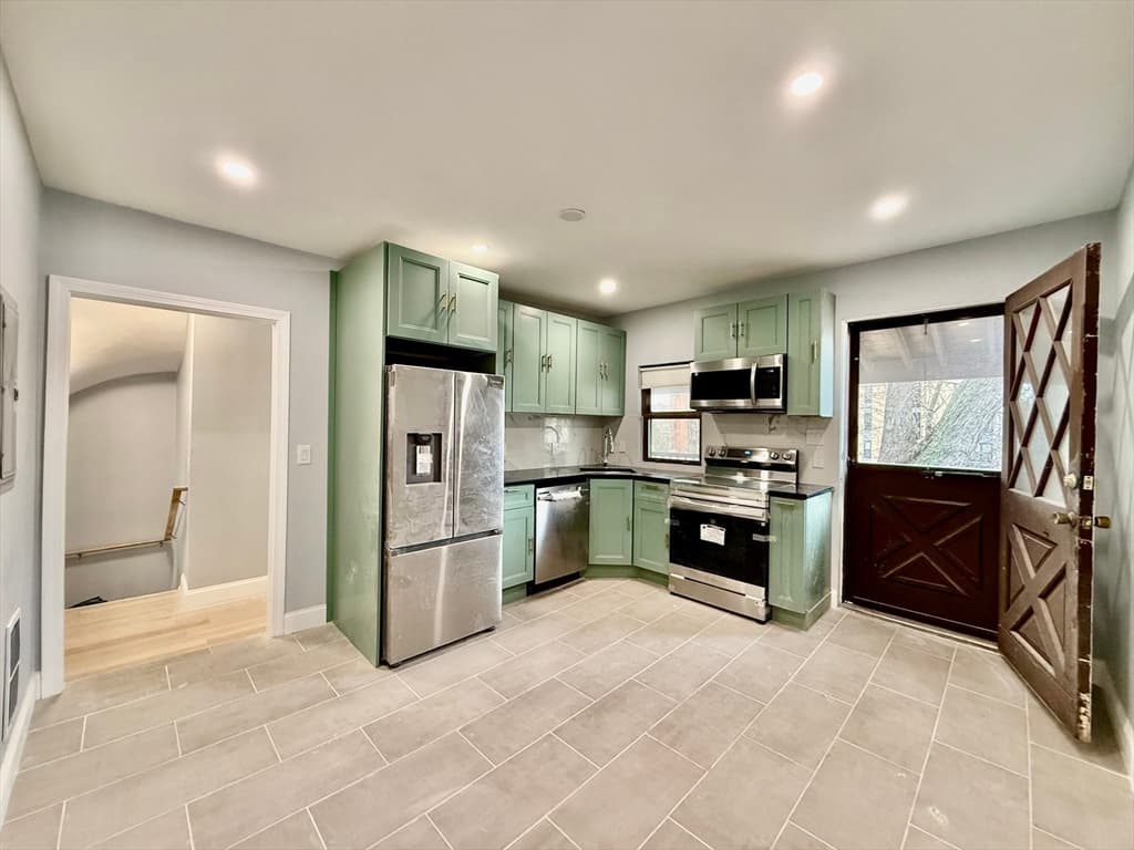 Condominium at 15 Berwick St # 15, Melrose MA 02176, Melrose, photo 7 of 27