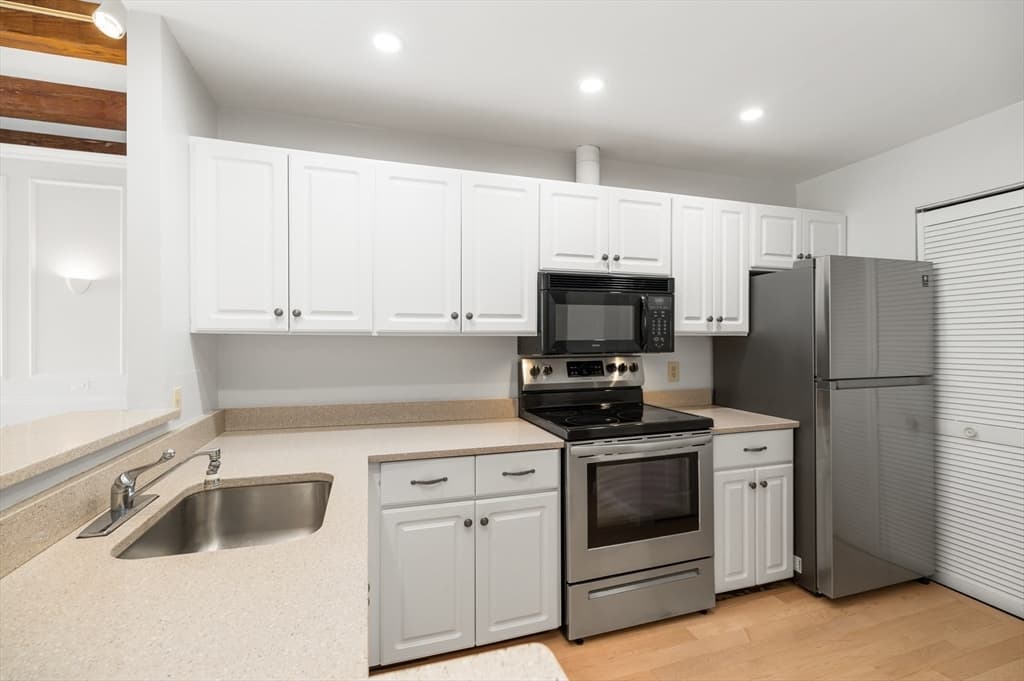 Condominium at 15 Sleeper St # 407, Boston MA 02210, photo 3 of 21
