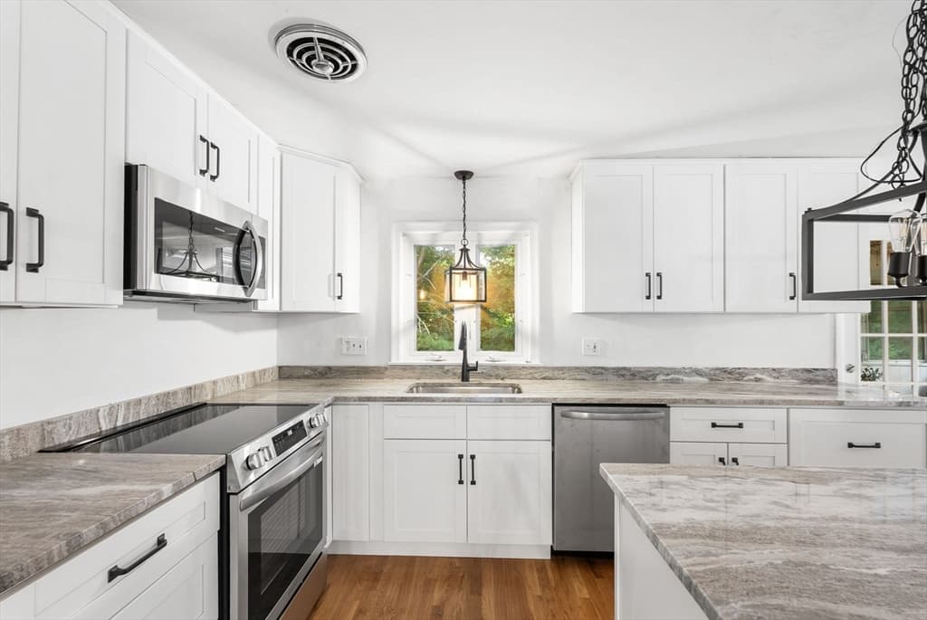 29 Devon Rd, Norwood MA 02062 photo 3