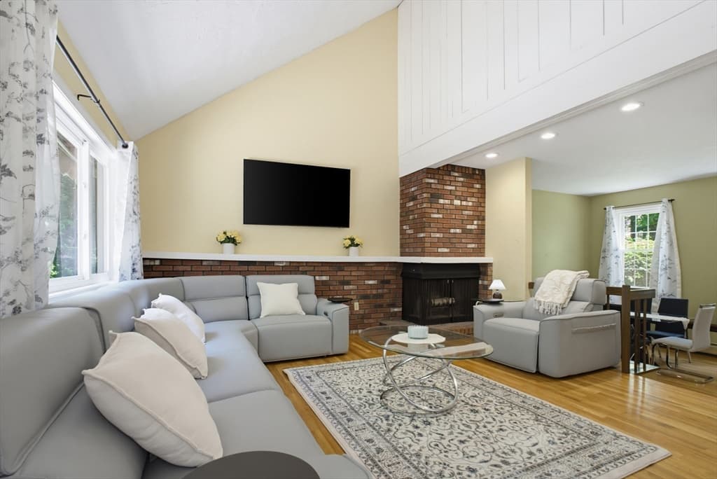 Single Family Residence at 47 Old Village Rd, Sturbridge MA 01566, Sturbridge, photo 5 of 42