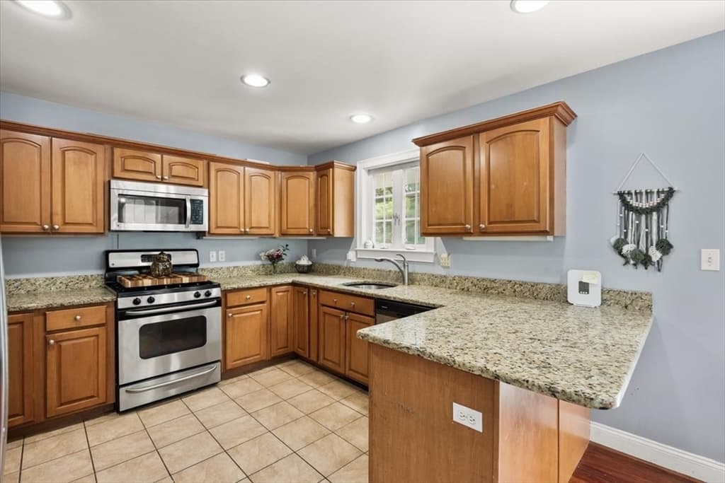 Condominium at 2 Bogey Way # 2, Lakeville MA 02347, Lakeville, photo 14 of 27