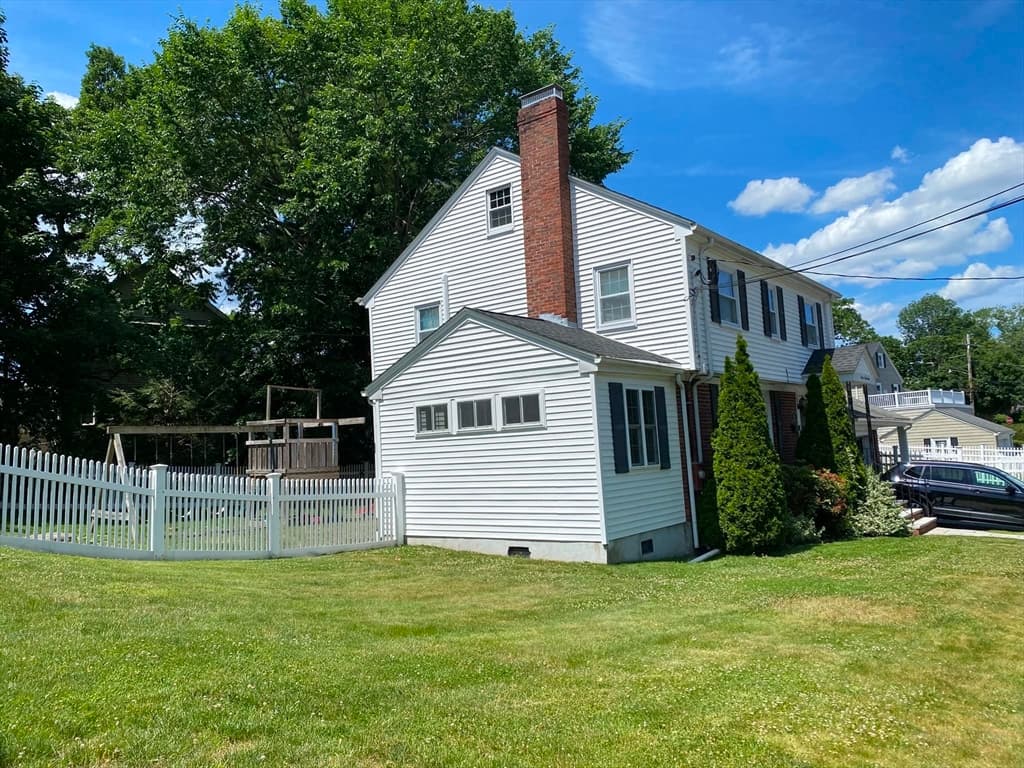 46 Woodard Rd, Boston MA 02132 photo 2