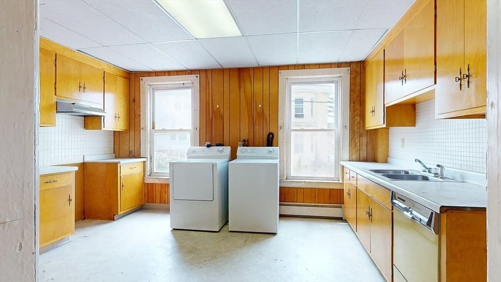Multi Family at 67 Richland St, Worcester MA 01610, Worcester, photo 6 of 41