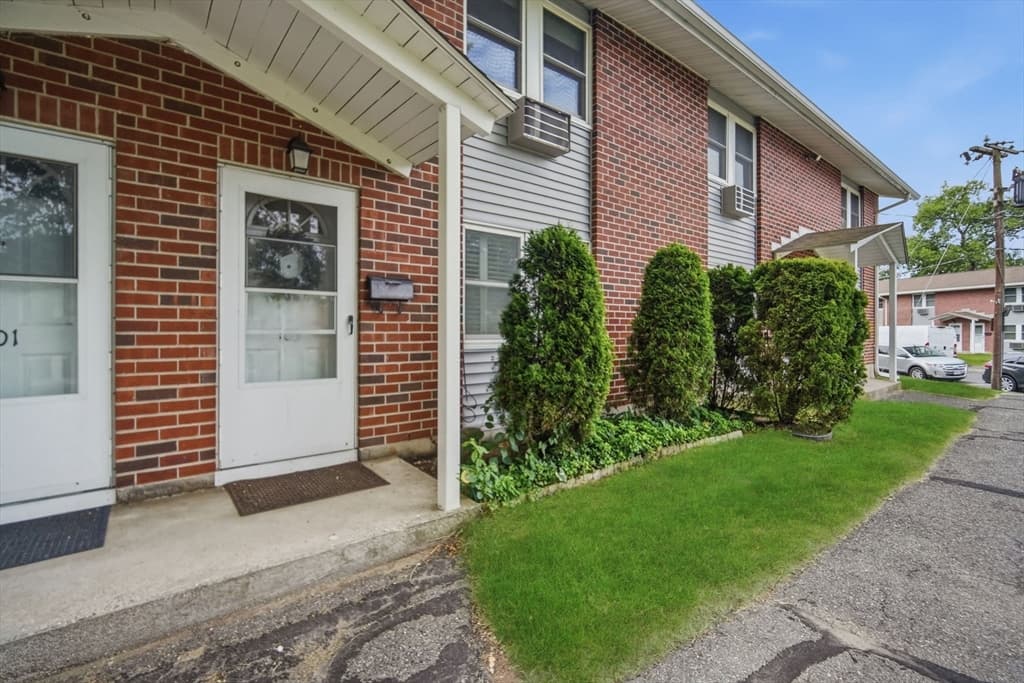 103 Manor Court # 103, Springfield MA 01118