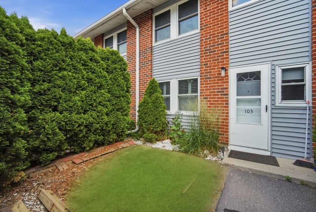 103 Manor Court # 103, Springfield MA 01118 photo 4