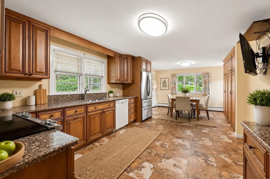 Single Family Residence at 6 Norfolk, Leominster MA 01453, photo 7 of 36