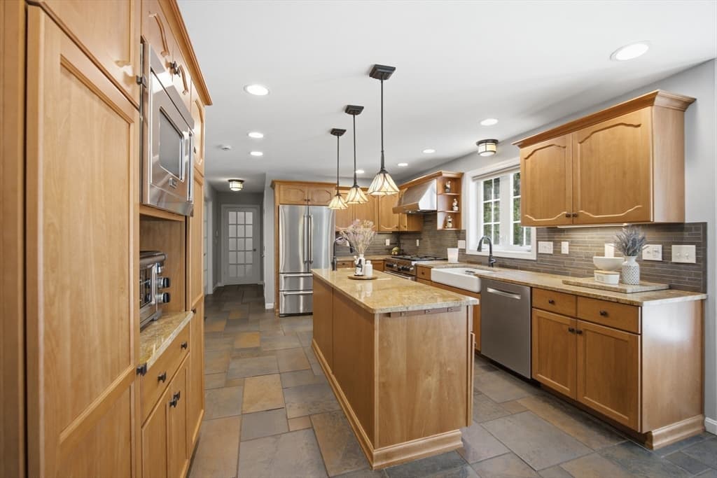 Single Family Residence at 8 Evergreen Drive, Plaistow NH 03865, Plaistow, photo 10 of 36