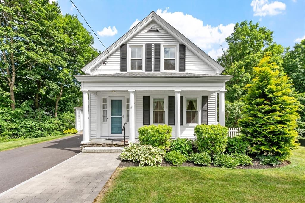 16 Chapel St, Ashburnham MA 01430