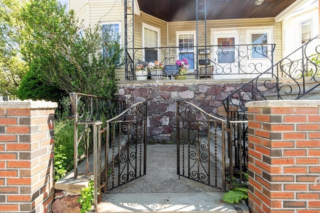 562 Main St, Medford MA 02155 photo 3