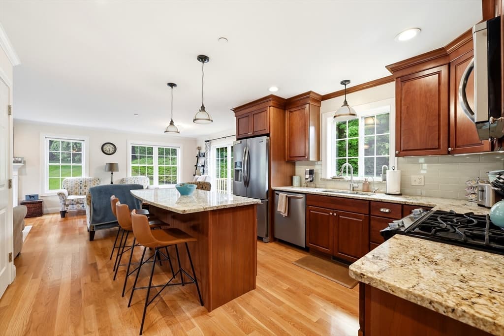 Single Family Residence at 4 N Hills Ln, Wilbraham MA 01095, photo 2 of 40