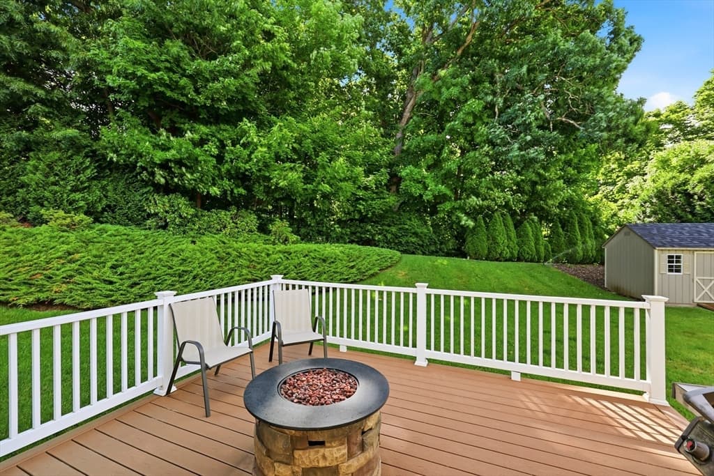 Single Family Residence at 4 N Hills Ln, Wilbraham MA 01095, photo 32 of 40