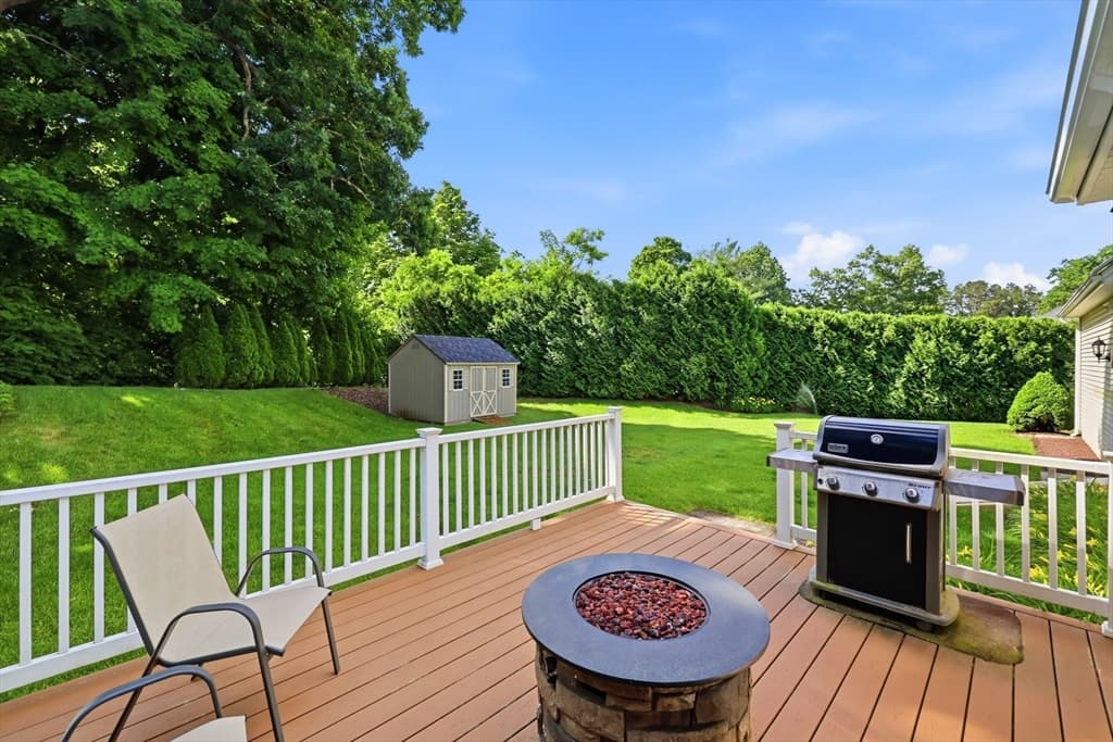 Single Family Residence at 4 N Hills Ln, Wilbraham MA 01095, photo 31 of 40