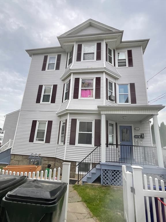 953 Globe St, Fall River MA 02724