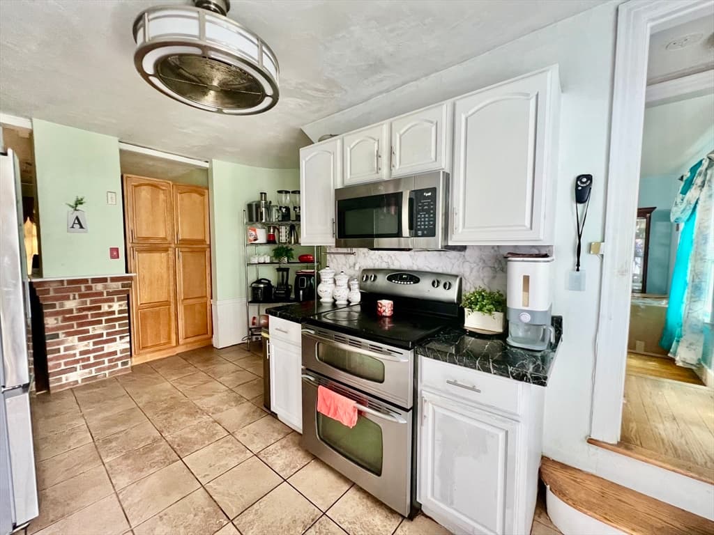 Single Family Residence at 86 Beaverbrook Pkwy, Worcester MA 01603, photo 11 of 31