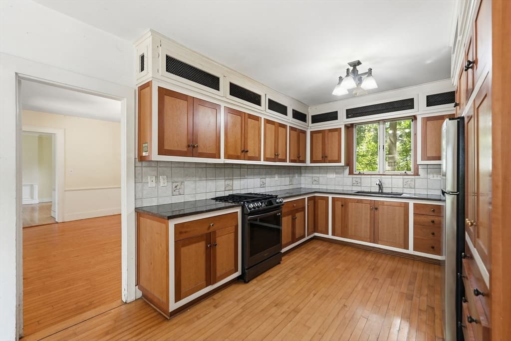 155 Amity St, Amherst MA 01002 photo 15