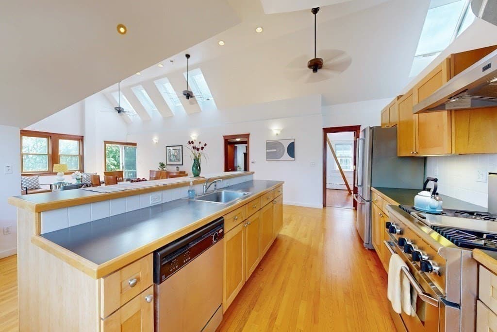 3 Family at 2 Brastow Ave., Somerville MA 02143, Somerville, photo 25 of 42