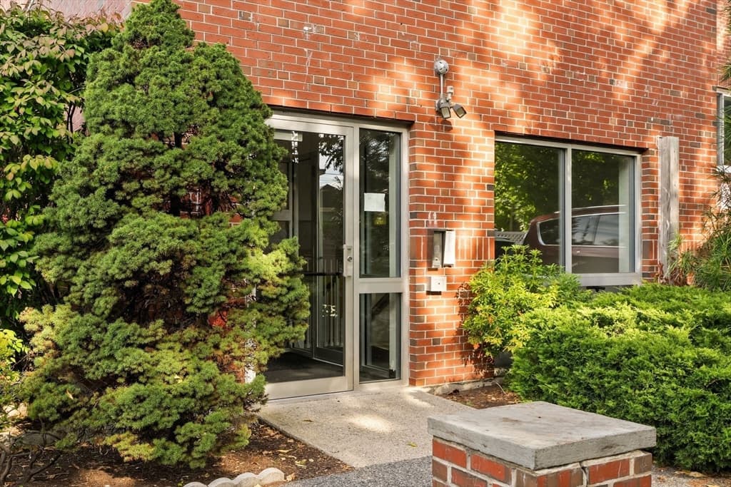 Condominium at 332 Jamaicaway # 403, Boston MA 02130, photo 22 of 27