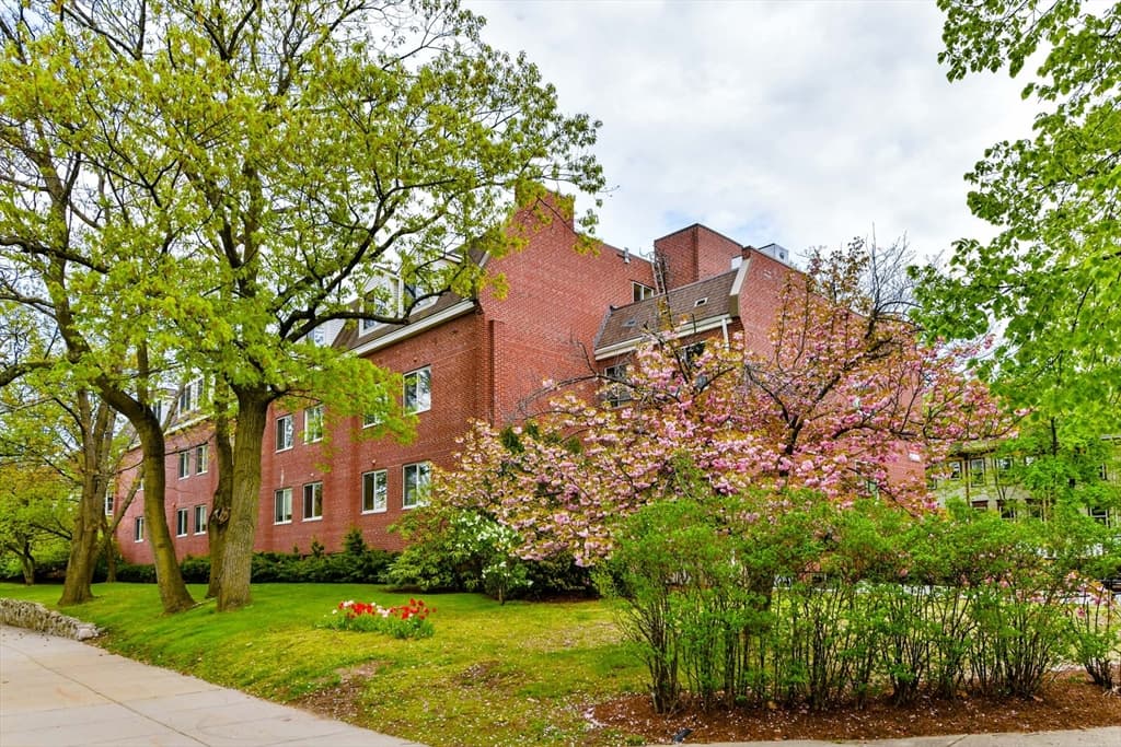 332 Jamaicaway # 403, Boston MA 02130