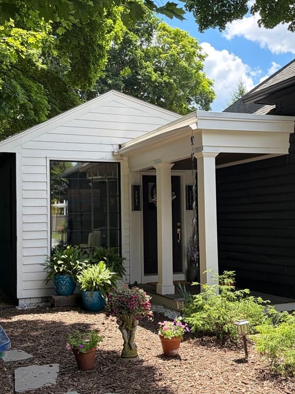 Single Family Residence at 37 Moulton St, Newburyport MA 01950, photo 5 of 42