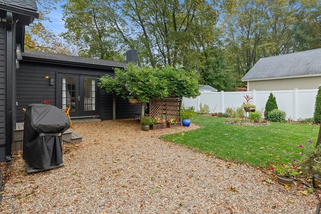 Single Family Residence at 37 Moulton St, Newburyport MA 01950, photo 31 of 42