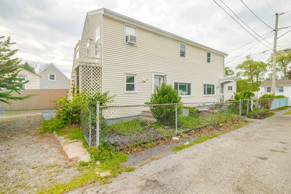 2078 Palmer St, Dighton MA 02715