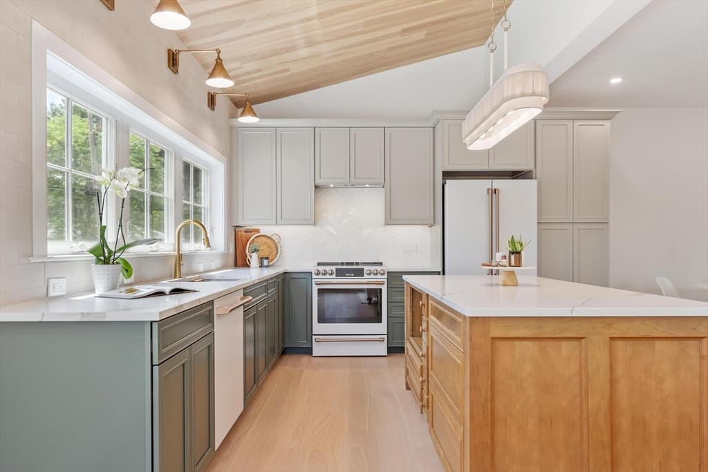 60 Neillian Street # 60, Bedford MA 01730