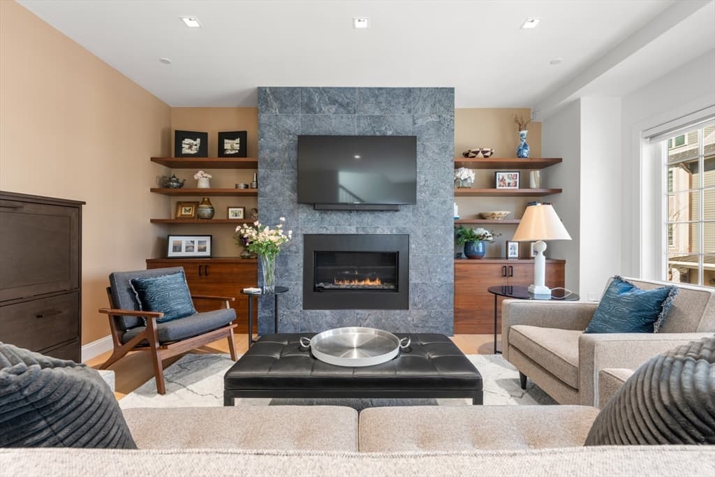 21 Crowninshield Rd # 21, Brookline MA 02446 photo 2