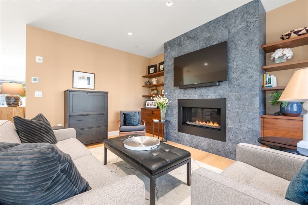 21 Crowninshield Rd # 21, Brookline MA 02446 photo 3