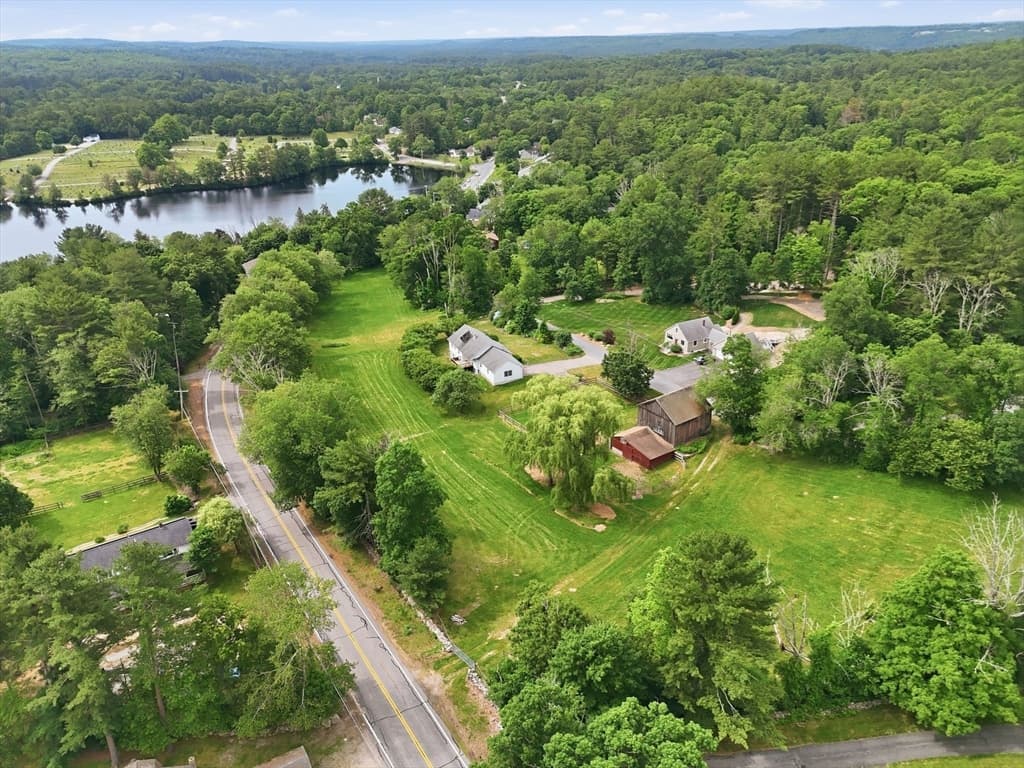 11 James Rd, Upton MA 01568