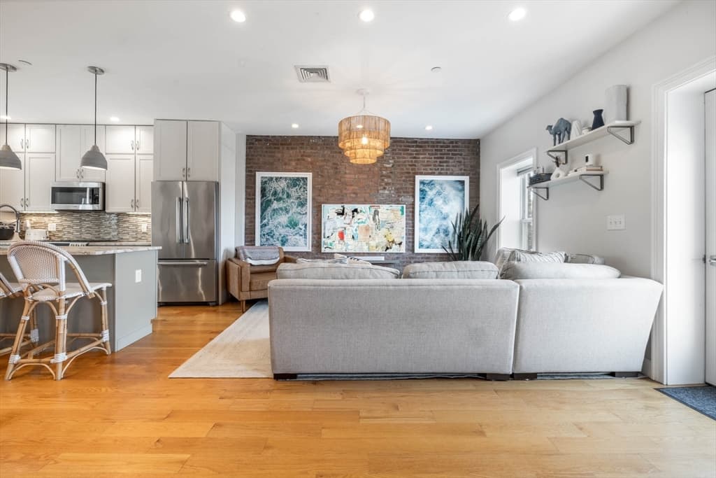 Condominium at 40 Thomas Park # 2, Boston MA 02127, Boston, photo 12 of 34