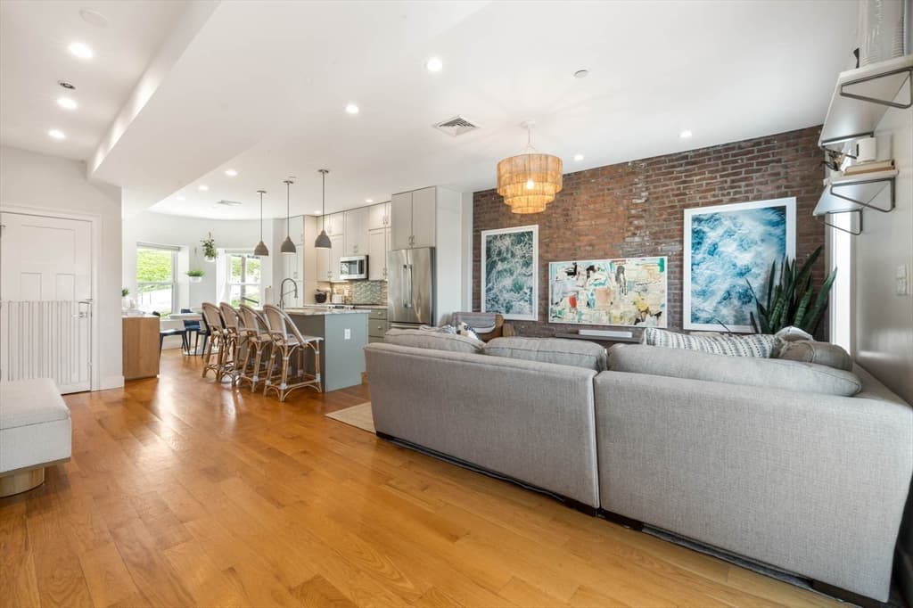 Condominium at 40 Thomas Park # 2, Boston MA 02127, Boston, photo 10 of 34