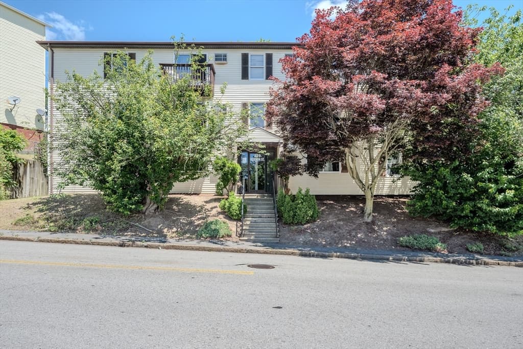 229 Vernon St # 3, Worcester MA 01607