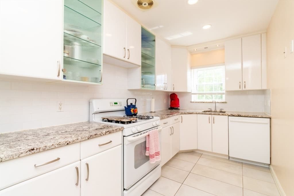 Condominium at 26 Lake Shore Ct # 1, Boston MA 02135, photo 3 of 28